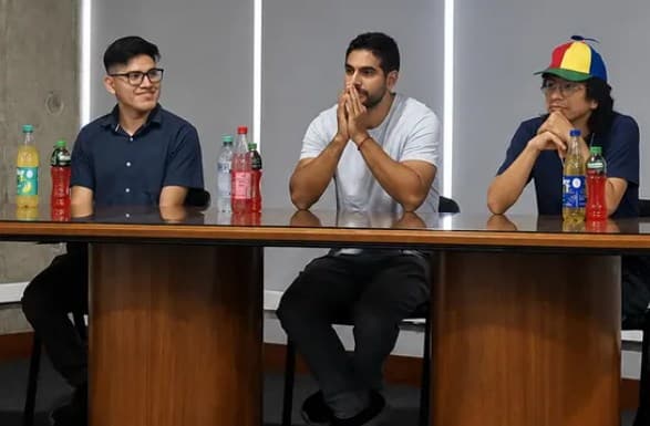 Los tres jurados del Concurso de Pitch sentados a la mesa