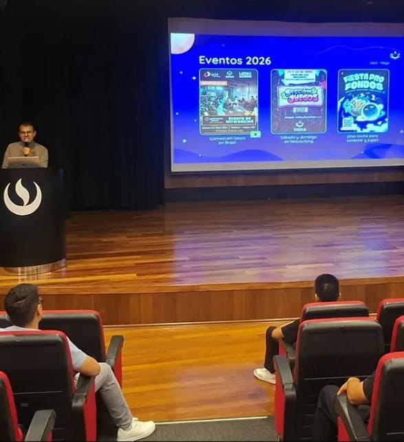 SANDA en el escenario de Nexo GameDev Perú